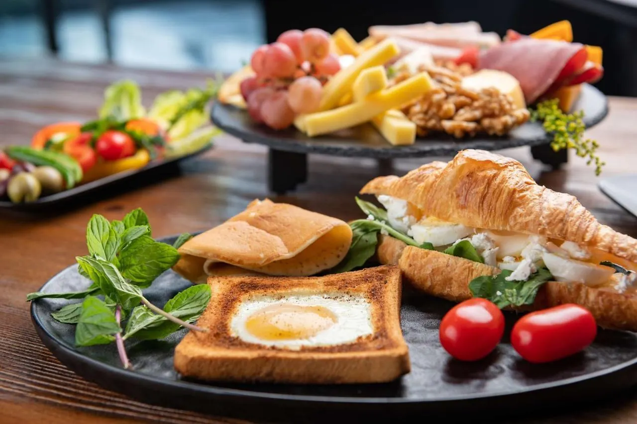 Park Inn By Radisson Jeddah Madinah Road מלון