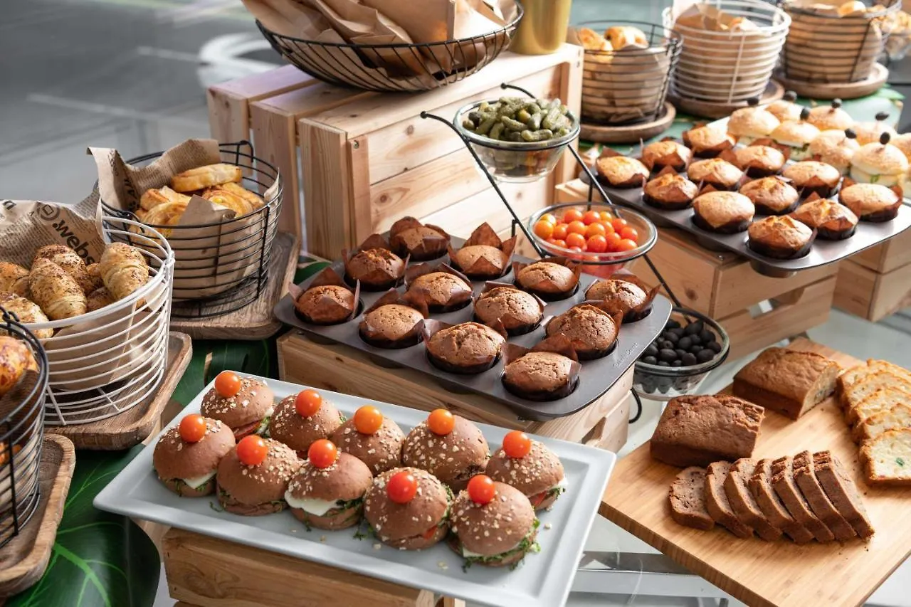 Park Inn By Radisson Jeddah Madinah Road מלון